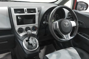 Хетчбэк Toyota Ractis 2012 года, 989000 рублей, Новокузнецк