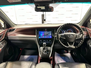 Внедорожник Toyota Harrier 2018 года, 2930000 рублей, Красноярск