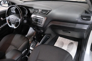 Седан Kia Rio 2016 года, 999000 рублей, Омск