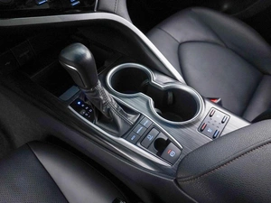Седан Toyota Camry 2023 года, 3177400 рублей, Москва