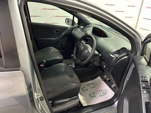 Хетчбэк Toyota Vitz 2006 года, 499000 рублей, Красноярск