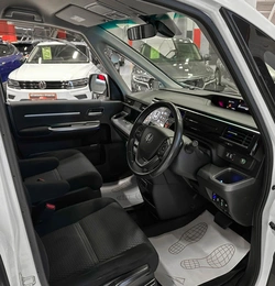 Минивэн Honda Stepwgn Spada 2017 года, 1987000 рублей, Красноярск