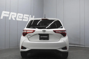 Хетчбэк Toyota Vitz 2019 года, 990000 рублей, Омск