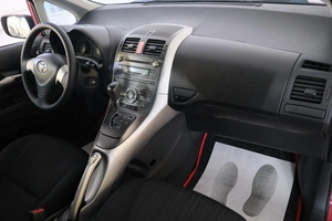 Хетчбэк Toyota Auris 2007 года, 719000 рублей, Омск