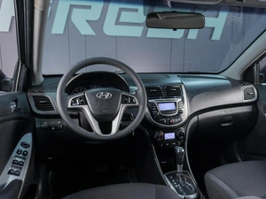 Седан Hyundai Solaris 2013 года, 949000 рублей, Сургут