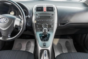 Хетчбэк Toyota Auris 2008 года, 729000 рублей, Барнаул