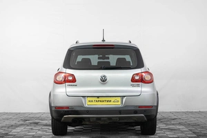 Внедорожник Volkswagen Tiguan 2010 года, 1099000 рублей, Кемерово