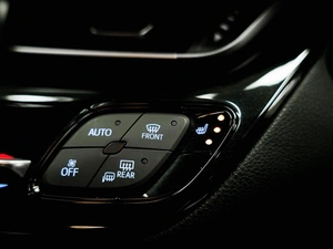 Внедорожник Toyota C-HR 2017 года, 1900000 рублей, Красноярск