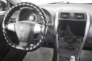 Седан Toyota Corolla 2010 года, 949000 рублей, Кемерово