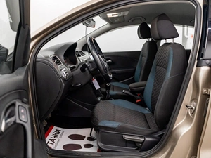 Седан Volkswagen Polo 2020 года, 1050000 рублей, Красноярск