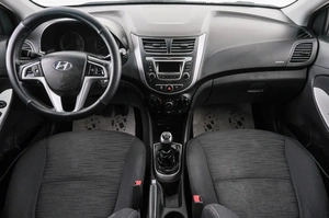 Седан Hyundai Solaris 2015 года, 749000 рублей, Красноярск