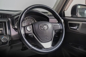 Седан Toyota Corolla Axio 2012 года, 899000 рублей, Томск