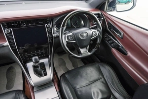 Внедорожник Toyota Harrier 2018 года, 3899000 рублей, Красноярск