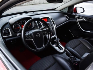 Хетчбэк Opel Astra GTC 2012 года, 848000 рублей, Краснодар