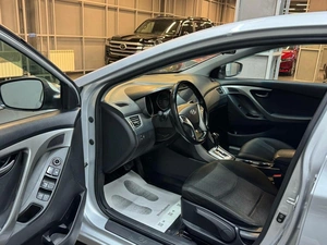 Седан Hyundai Elantra 2011 года, 1047000 рублей, Красноярск