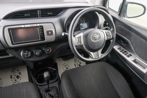 Хетчбэк Toyota Vitz 2016 года, 919000 рублей, Красноярск