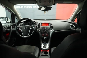 Седан Opel Astra 2013 года, 925000 рублей, Курск