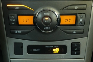 Седан Toyota Corolla 2008 года, 999000 рублей, Омск