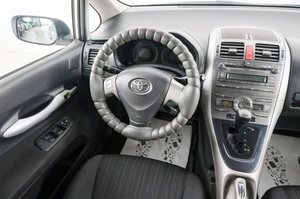 Хетчбэк Toyota Auris 2007 года, 729000 рублей, Красноярск