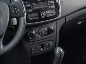 Хетчбэк Renault Sandero 2018 года, 949000 рублей, Сургут