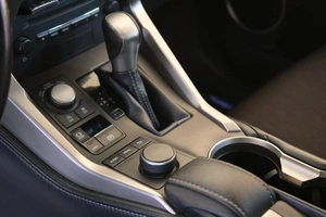 Внедорожник Lexus NX 2015 года, 2999000 рублей, Омск