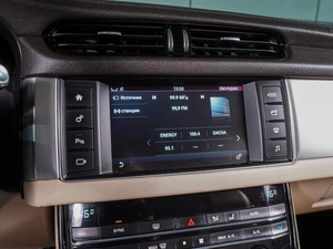 Седан Jaguar XF 2016 года, 1999999 рублей, Воронеж