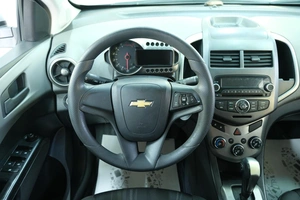 Хетчбэк Chevrolet Aveo 2013 года, 679000 рублей, Омск