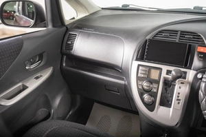 Хетчбэк Toyota Ractis 2010 года, 629000 рублей, Томск