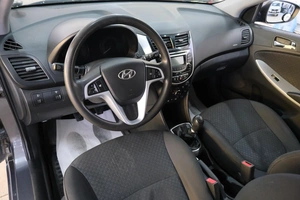 Хетчбэк Hyundai Solaris 2012 года, 639000 рублей, Омск