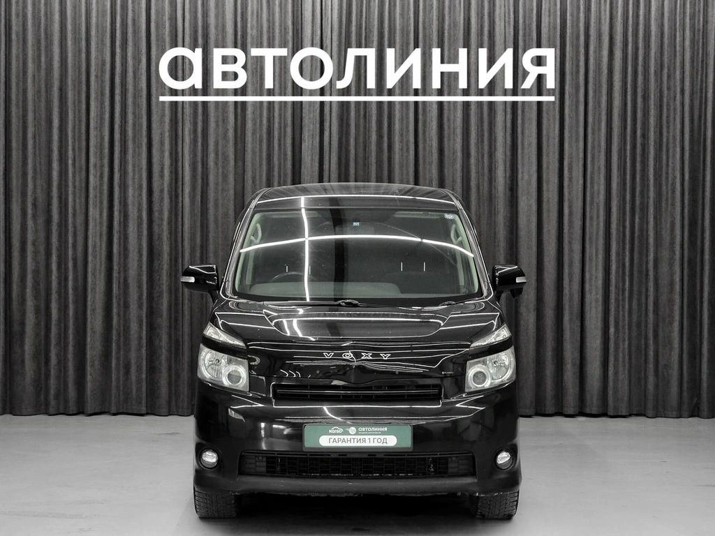 Минивэн Toyota Voxy 2009 года, 1420000 рублей, Красноярск