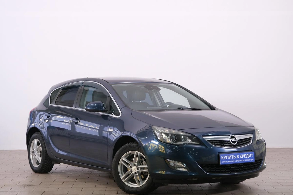 Хетчбэк Opel Astra 2011 года, 779000 рублей, Омск