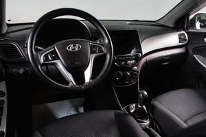 Седан Hyundai Solaris 2011 года, 669000 рублей, Сургут