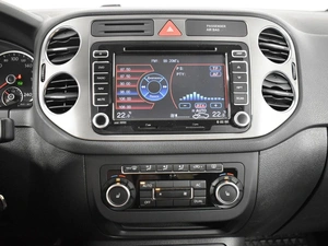 Внедорожник Volkswagen Tiguan 2010 года, 1243100 рублей, Казань
