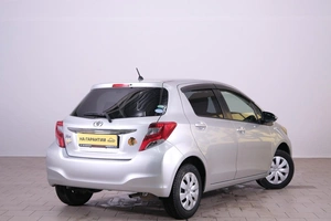 Хетчбэк Toyota Vitz 2014 года, 819000 рублей, Омск
