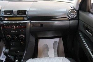 Седан Mazda 3 2004 года, 699000 рублей, Омск