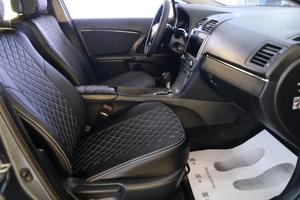 Седан Toyota Avensis 2009 года, 1159000 рублей, Омск