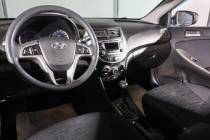 Седан Hyundai Solaris 2015 года, 1169000 рублей, Новосибирск