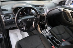 Седан Hyundai Elantra 2012 года, 859000 рублей, Омск
