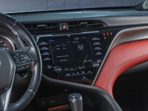 Седан Toyota Camry 2017 года, 2449000 рублей, Сургут