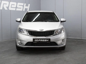 Седан Kia Rio 2013 года, 860000 рублей, Омск