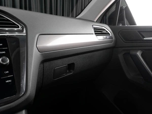 Внедорожник Volkswagen Tiguan 2018 года, 2299000 рублей, Тюмень