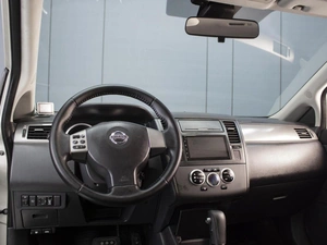 Хетчбэк Nissan Tiida 2010 года, 709000 рублей, Омск