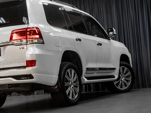 Внедорожник Toyota Land Cruiser 2017 года, 5099000 рублей, Тюмень