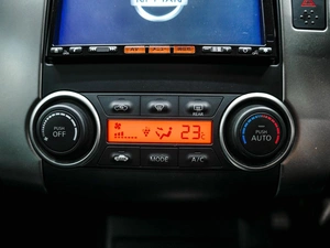 Хетчбэк Nissan Tiida 2011 года, 840000 рублей, Красноярск