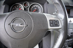Седан Opel Astra 2014 года, 899000 рублей, Пермь