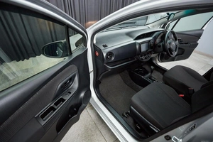 Хетчбэк Toyota Vitz 2018 года, 877000 рублей, Красноярск