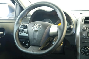 Седан Toyota Corolla 2011 года, 1039000 рублей, Омск