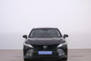 Седан Toyota Camry 2018 года, 2399000 рублей, Омск