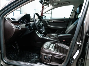 Седан Volkswagen Passat 2012 года, 1300000 рублей, Красноярск