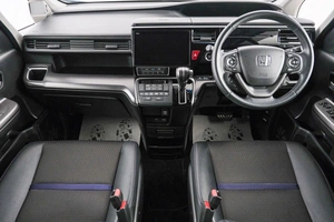 Минивэн Honda Stepwgn Spada 2021 года, 2999000 рублей, Красноярск